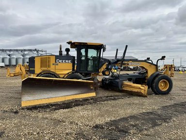 2011 DEERE 870GP Niveleuse (Gratte panier) — photo 2