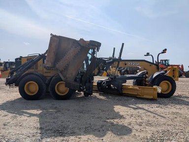 2014 DEERE 772GP Niveleuse (Gratte panier) — photo 2
