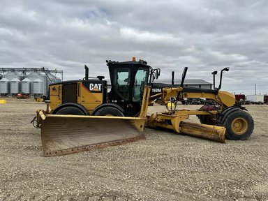 2015 Caterpillar 160M Niveleuse (Gratte panier) — photo 2