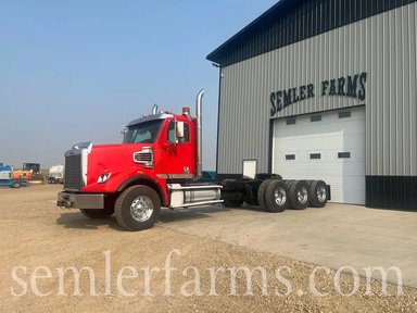 2015 Freightliner CORONADO 122 SD Truck Cab & Chassis — photo 2