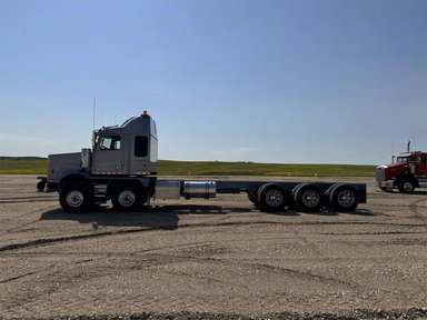 2013 Western Star 4900 Truck Cab & Chassis — photo 2