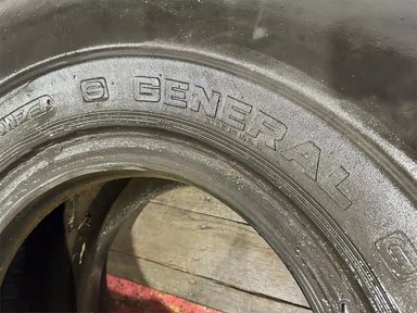 23.5R25 Pneus — photo 2
