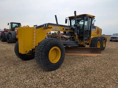 2012 DEERE 872G Niveleuse (Gratte panier) — photo 2