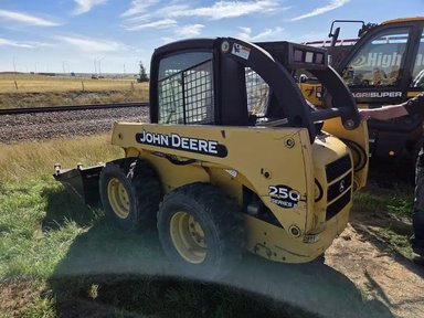 2005 John Deere 250 Skid Steer Excavatrice — photo 2