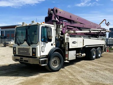 2005 Mack MR688S Camion - pickup — photo 2