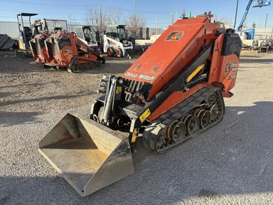 2019 Ditch Witch SK755 chargeuse à direction à glissement — photo 2