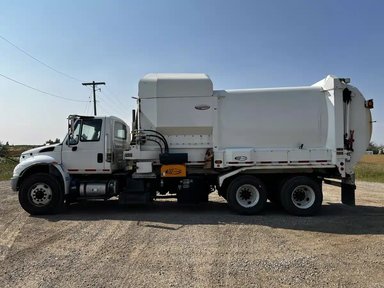 2016 International 7400 Camion à benne — photo 2