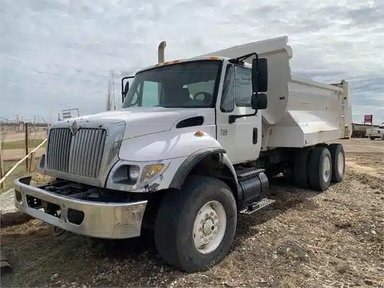 2007 International 7500 Camion - De Service — photo 2
