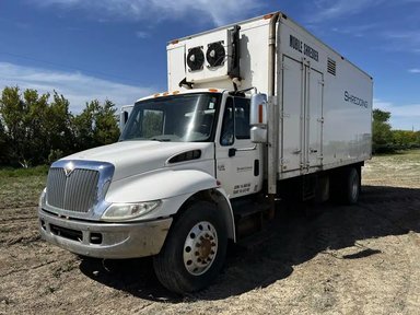 2003 International 4300 Camion - De Service — photo 2