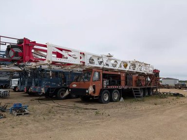 2010 Crane Carrier Company Service Rig Camion - pickup — photo 2