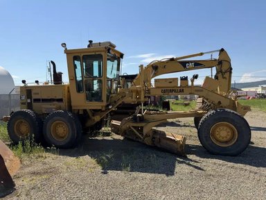 1984 Caterpillar 140G Niveleuse (Gratte panier) — photo 2
