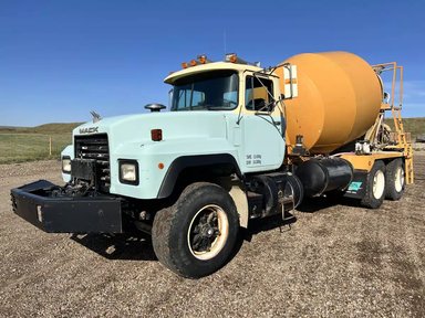 1998 Mack RD690S Camion - Ensileuse — photo 2