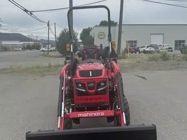 2025 Mahindra 2126 HST Tracteur — photo 2