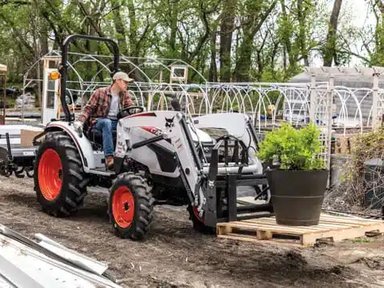 2023 Bobcat CT2040 Tracteur — photo 2
