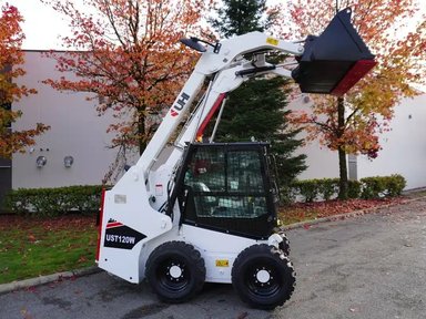 UHI Machinery UST120W chargeuse à direction à glissement — photo 2