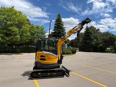 UHI Machinery UME27S Excavatrice — photo 2