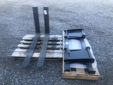 2023 John Deere BYT10083 Fourche à palette — photo 2