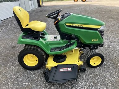 2022 John Deere X380 Tracteur à pelouse — photo 2
