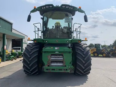 2022 John Deere 8400 Fourragère — photo 2