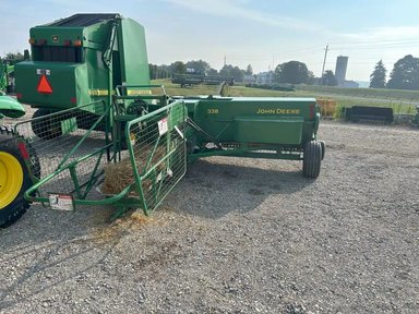 1989 John Deere 338 presse à balle carrée - petite — photo 2