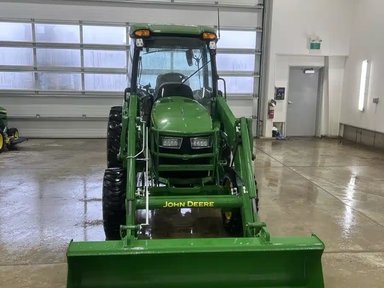 2023 John Deere 4066R Tracteur — photo 2