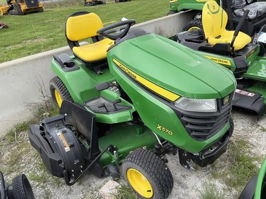 2023 John Deere X570 Tracteur à pelouse — photo 2