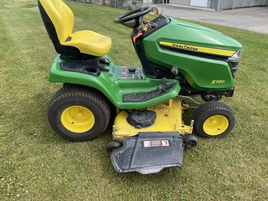 2021 John Deere X380 Tracteur à pelouse — photo 2