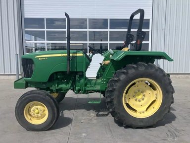 2013 John Deere 5045D Tracteur — photo 2