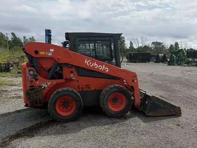 2023 Kubota SSV75 chargeuse à direction à glissement — photo 2
