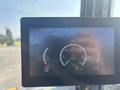 2023 John Deere 244P Tracteur avec chargeur — photo 2