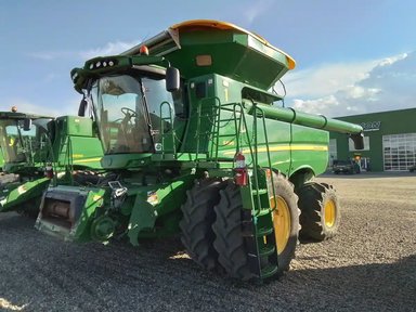 2017 John Deere S690 Batteuse — photo 2