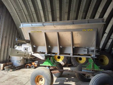 2020 John Deere DN 456 Épandeur à chaux — photo 2