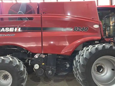 2016 Case IH 8240 Batteuse — photo 2