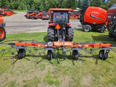 2025 Kubota TE4052T Tedder — photo 2