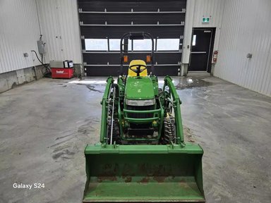 2009 John Deere 2305 Tracteur — photo 2