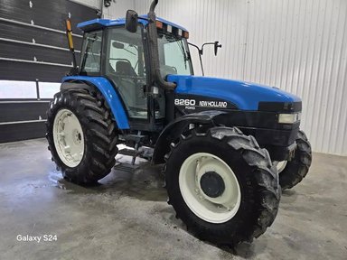 1996 New Holland 8260 Tracteur — photo 2