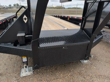 2027 Diamond C FMAX Trailer — photo 2