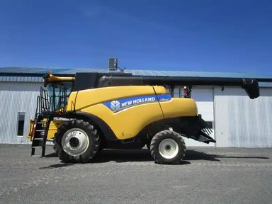 2013 New Holland CR6090 4X4 Batteuse — photo 2
