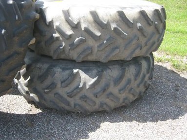 Goodyear 20.8X38 Pneus et roues — photo 2