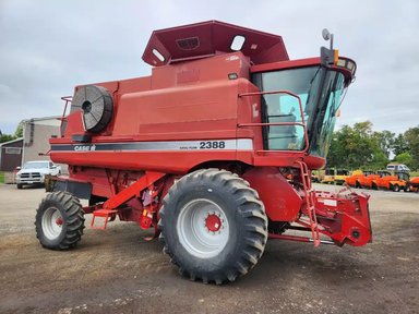 2004 Case IH 2388 Batteuse — photo 2