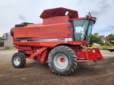 1999 Case IH 2388 Batteuse — photo 2