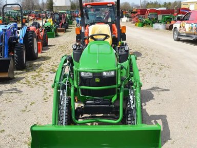 2021 John Deere 2025R Tracteur — photo 2