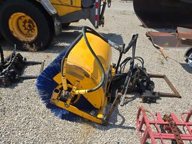 Trackless Vehicles AS548 Balayeur — photo 2