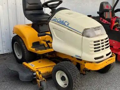Cub Cadet 3235 Tracteur à pelouse — photo 2