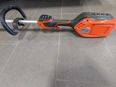 2021 Husqvarna 220iL Taille bordure — photo 2