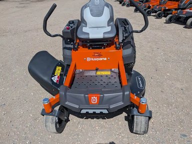 2026 Husqvarna Z242F Special Edition Tondeuse à rayon de braquage zéro — photo 2