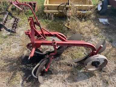 International 2 Furrow Charrue — photo 2