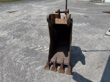 2010 Case 18 Inch Backhoe Bucket Godet (bucket) — photo 2