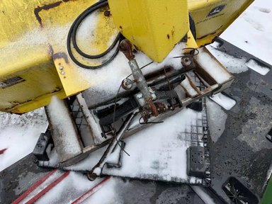 2011 John Deere 59 FRONT SNOWBLOWER Snow Blower Attachments — photo 2