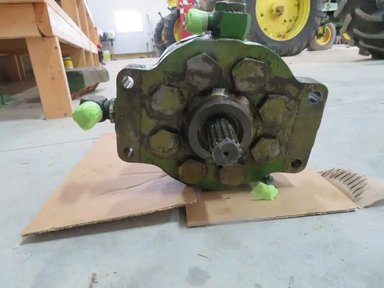 1975 John Deere Hydraulic Pump pièces - neuves et usagées — photo 2